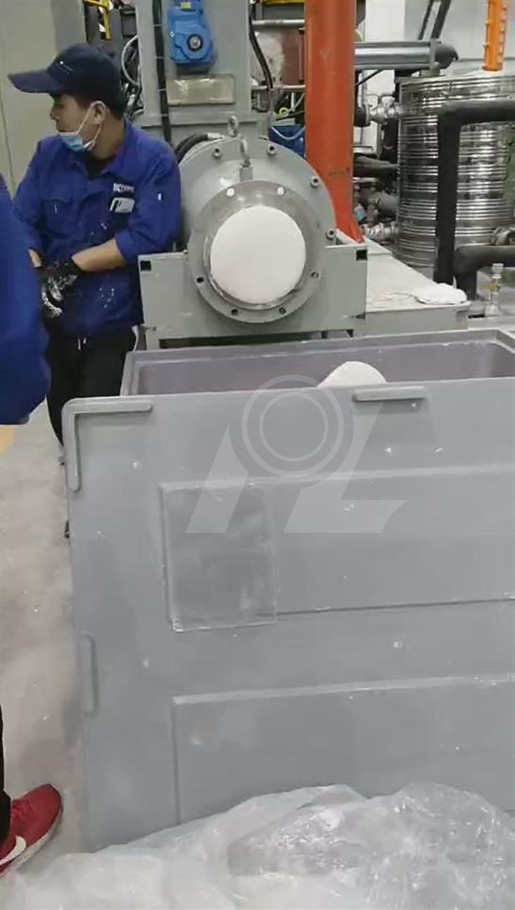 2，上料，捏合精煉